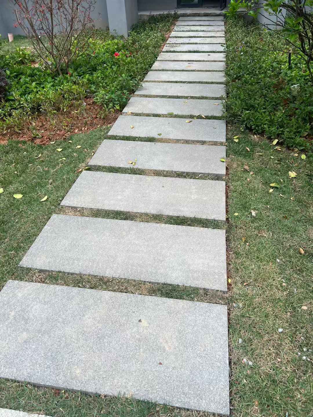 运城 芝麻黑小区踏步、汀步石铺装效果