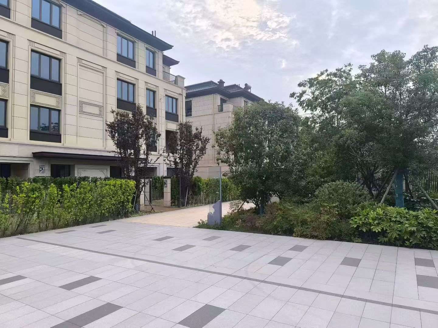 运城 芝麻白与芝麻白搭配铺装，尺寸1200*600