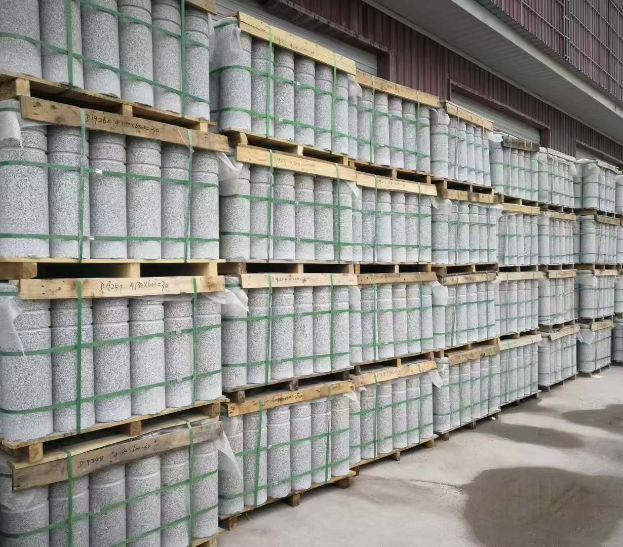 运城 芝麻白挡车柱、阻车桩、隔离柱