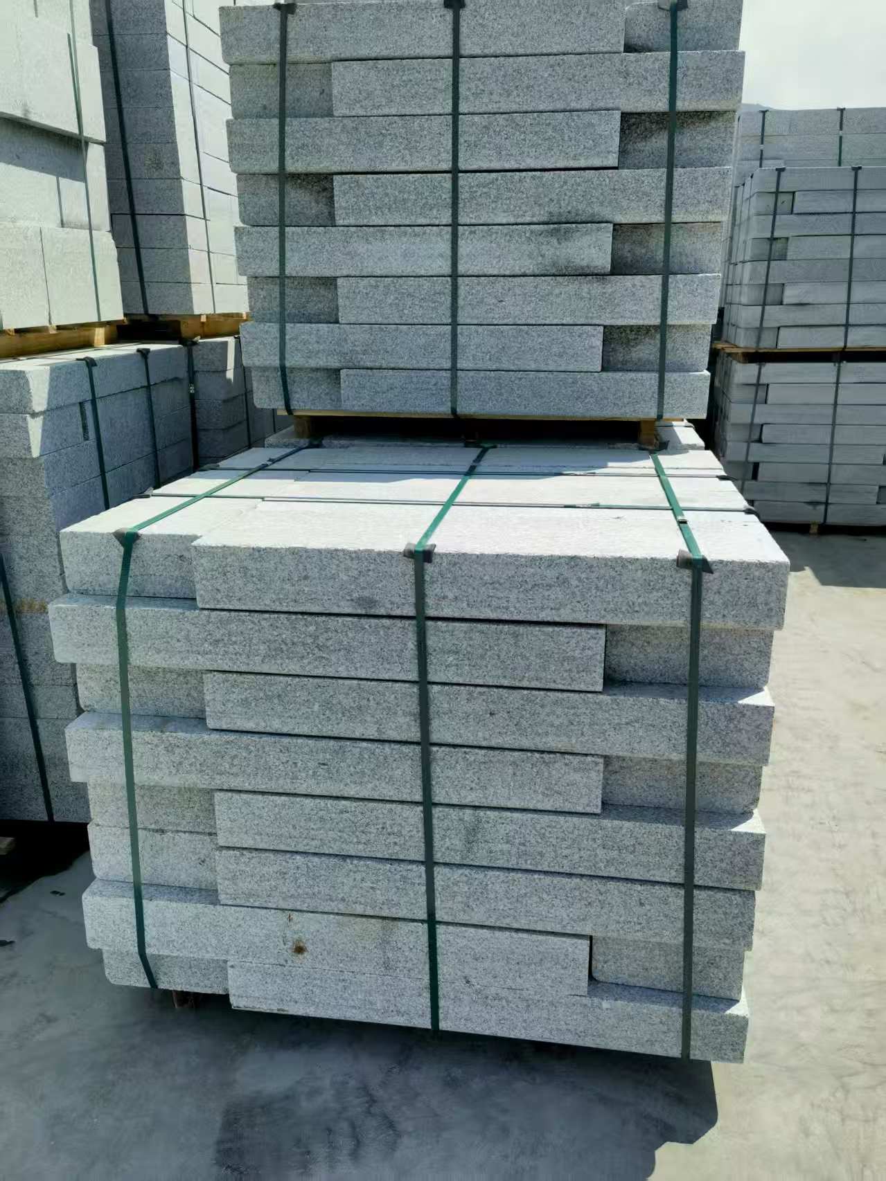 运城 芙蓉白花岗岩路沿石、平石尺寸标准，色泽均匀