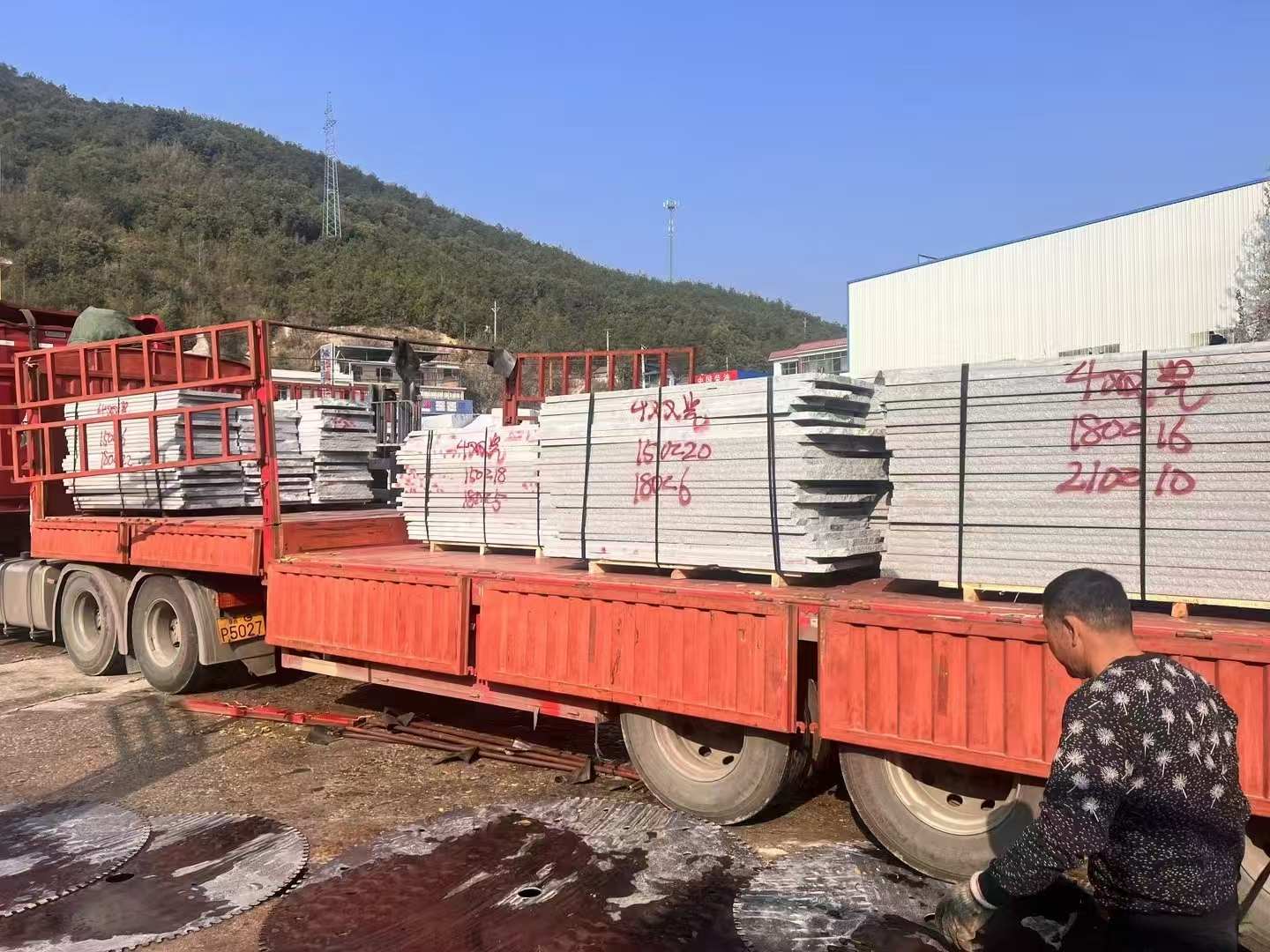 运城 芝麻灰花岗岩光面毛板出货日常